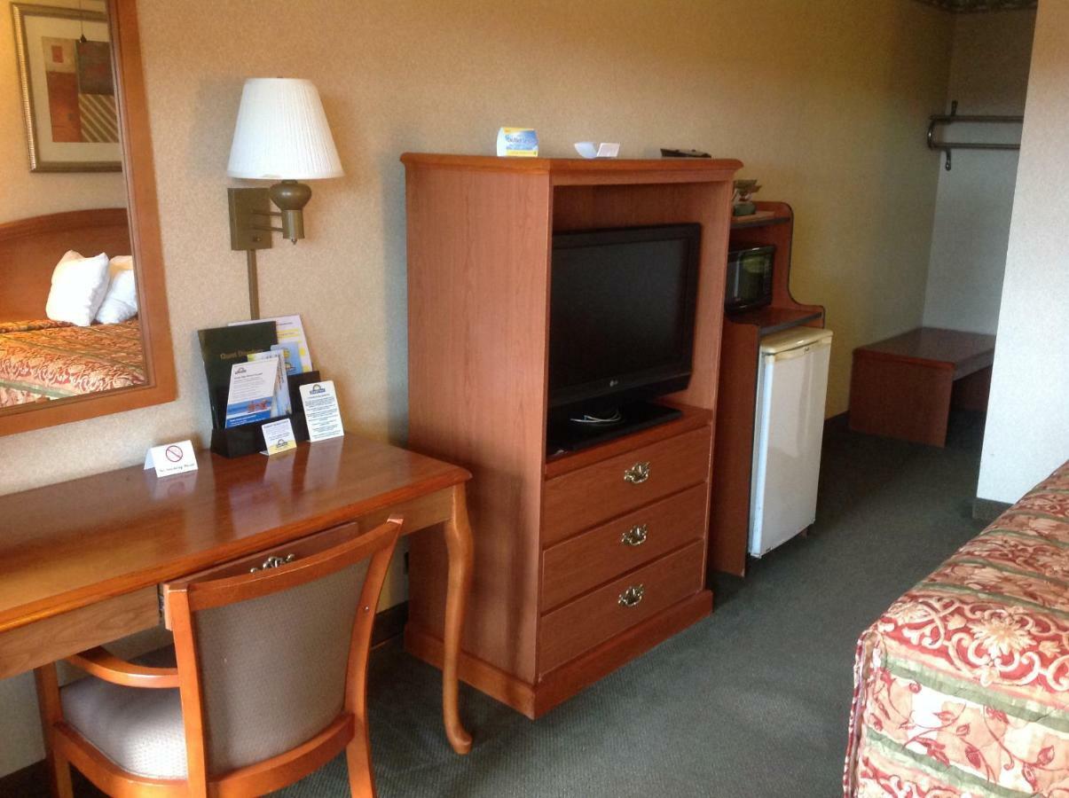 Days Inn By Wyndham Batesville Exterior foto